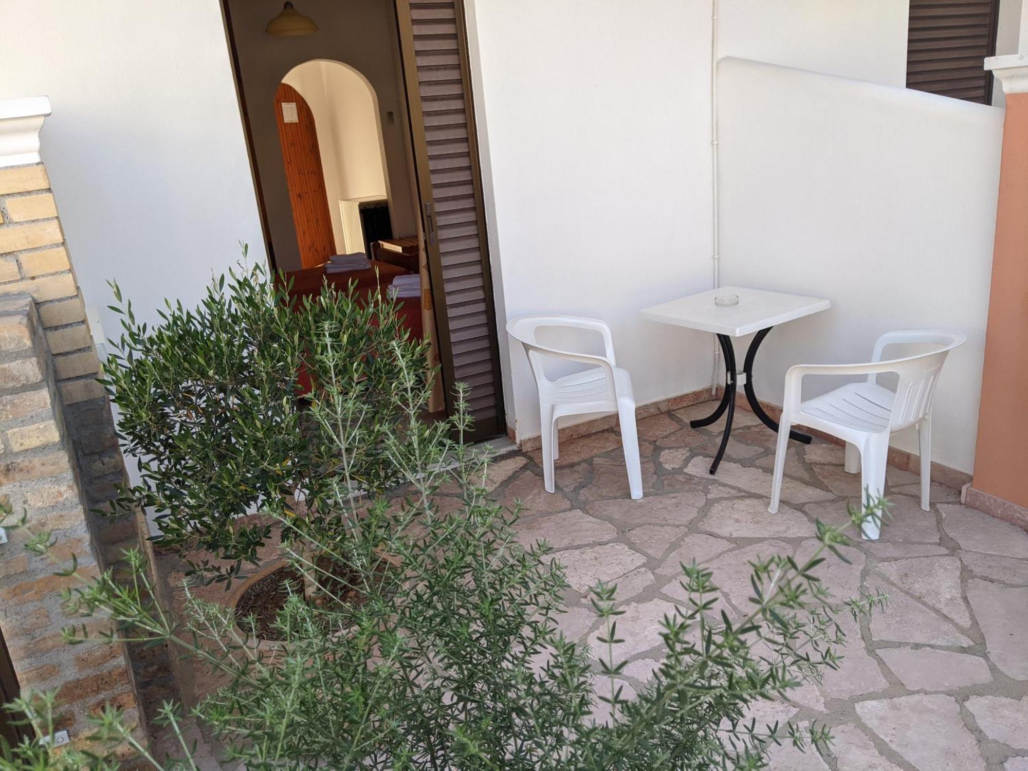 Hotel Omirico Gouvia Bilik gambar